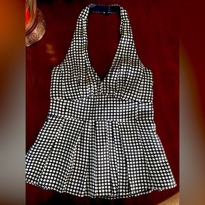 Elegant boutique top size 6